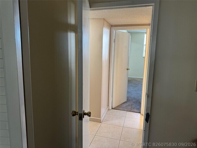 Building Photo - 2860 Somerset Dr