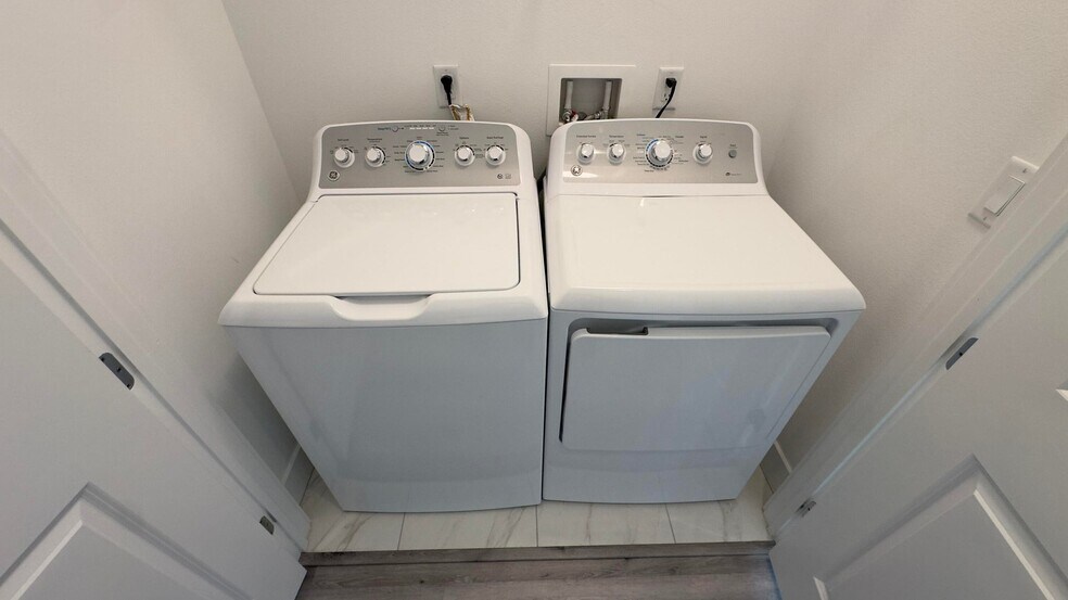 Building Photo - 12963 Alton Rd