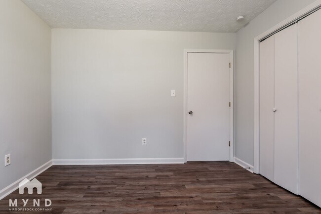 Building Photo - 65 Mountain View Cir