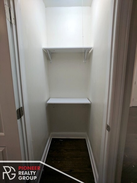 Building Photo - 3814 N Greenview Ave