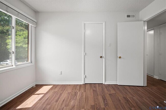 Building Photo - 3 Bedroom Townhome in Henrico!!!
