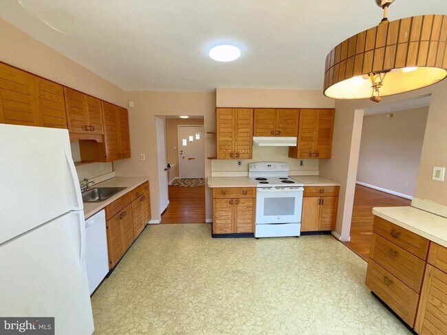 Building Photo - 7104 Adelphi Rd