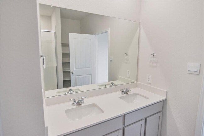 Building Photo - 361 Sandringham Lp