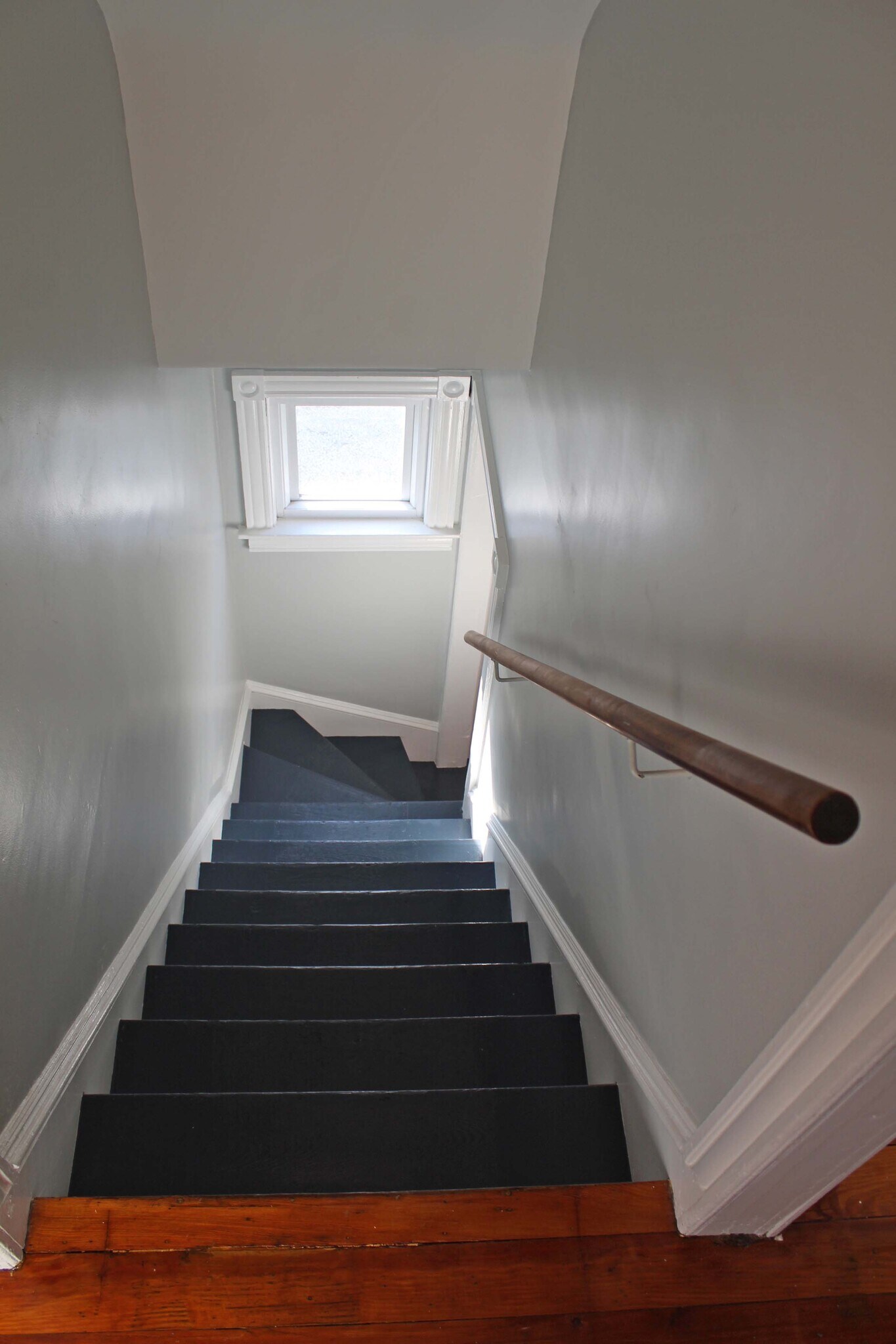 Building Photo - 325 Firth Street