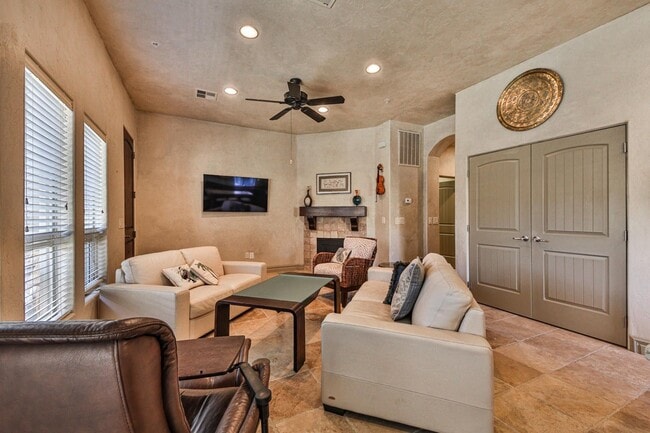 Building Photo - 280 S Luce Del Sol
