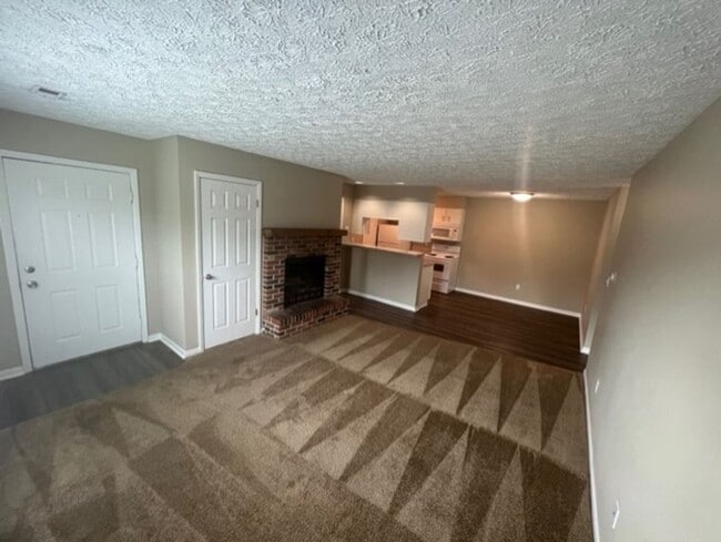 Building Photo - Single story two bedroom, two bathroom apartment!