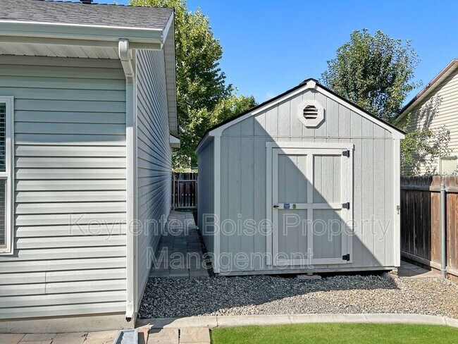 Building Photo - 1691 E Daulby St