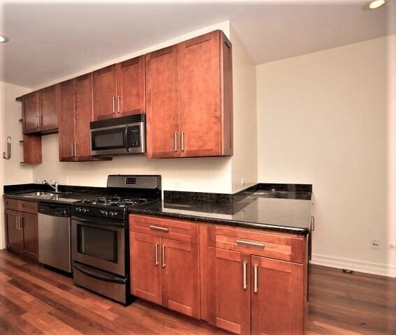 Building Photo - 4347 N Sawyer Ave