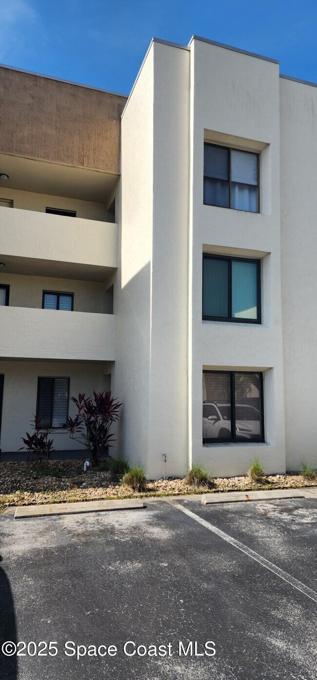 Building Photo - 200 International Dr