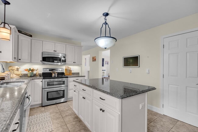 Building Photo - 943 Mt Vernon Rd