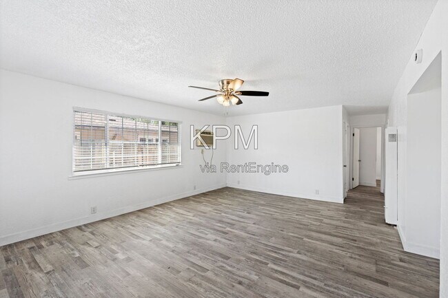 Building Photo - 527 N Lillian Ave