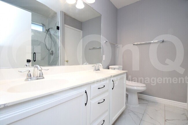 Building Photo - 808 N Sailors Way