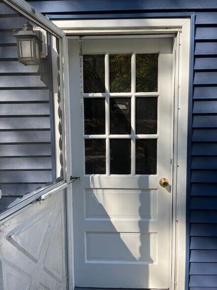 Building Photo - 97 Groton St