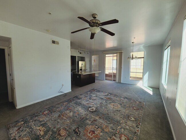 Building Photo - Lovely Parkside Townhome!