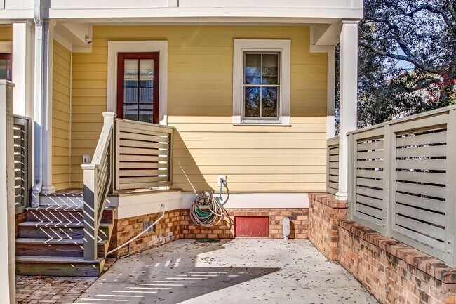 Building Photo - Luxury 3BR Townhome  in Savannah
