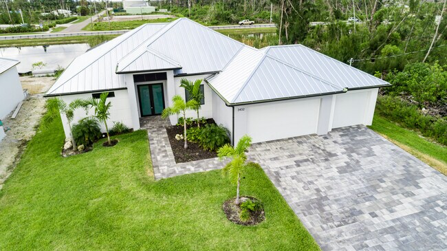 Building Photo - 3432 SW 8th St