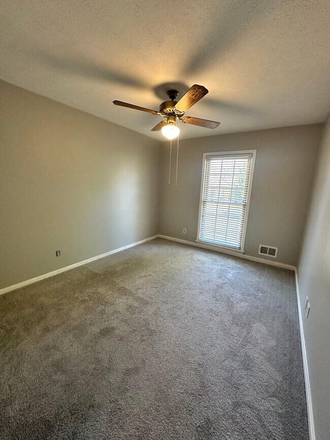 Building Photo - 3BR/3BA Home for Rent in J-town with Two Gar Garage and Large Deck!