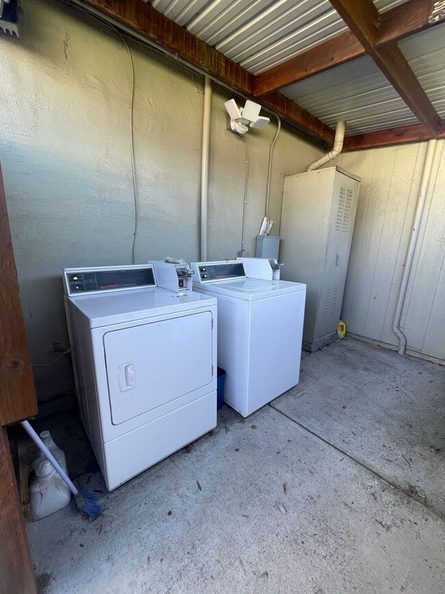 Building Photo - 3050 122-124 Allen Street