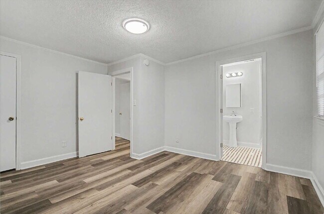 Building Photo - Ranch Home on Private lot in Chapel Hill