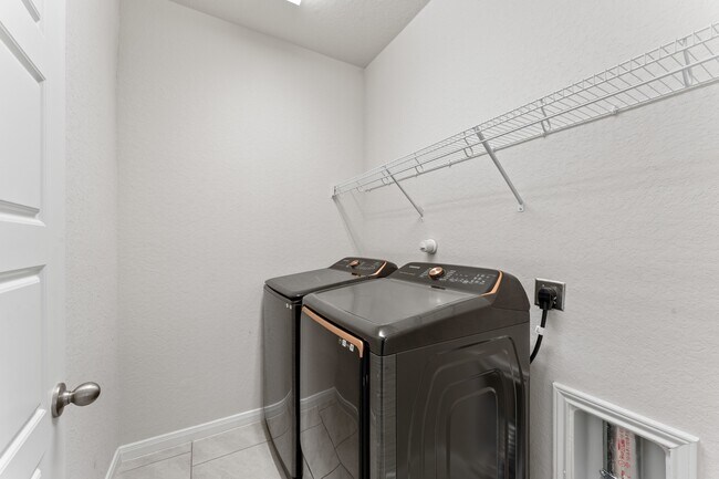 Building Photo - 229 Stag Way