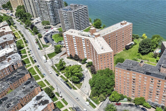 Building Photo - 11850 Edgewater Dr