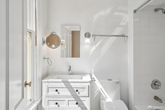 Building Photo - 2250 Webster St