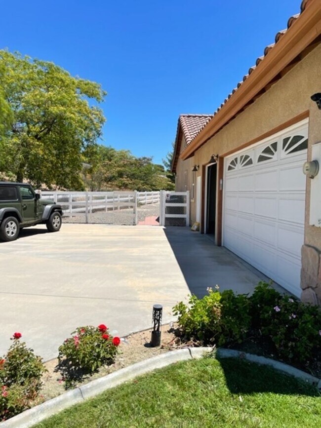 Building Photo - Wine Country awaits