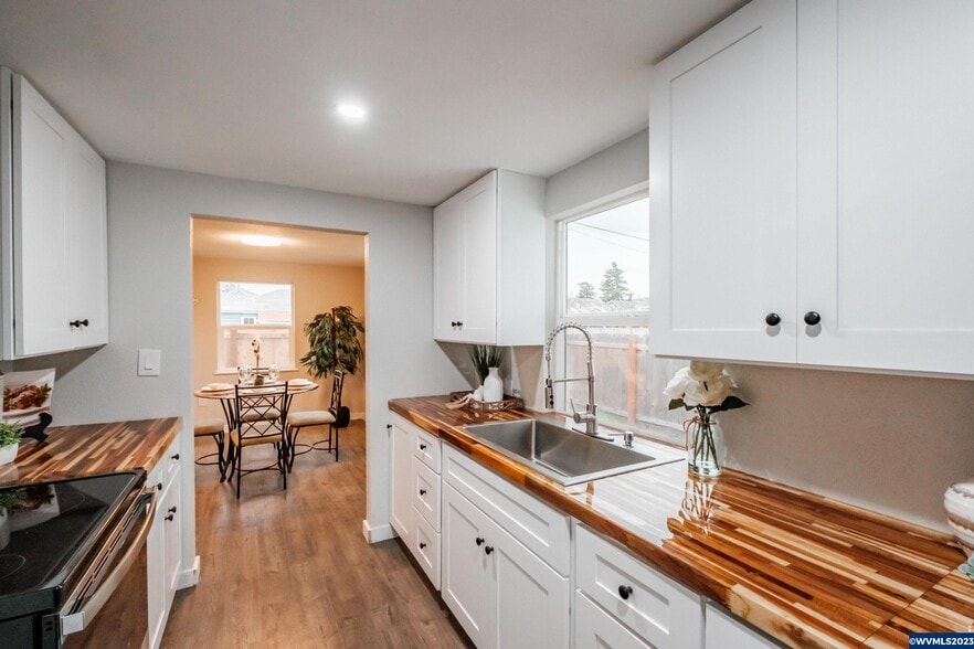 Building Photo - 440 S 6th St