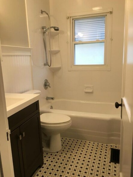 Building Photo - 517 Spanish Ct