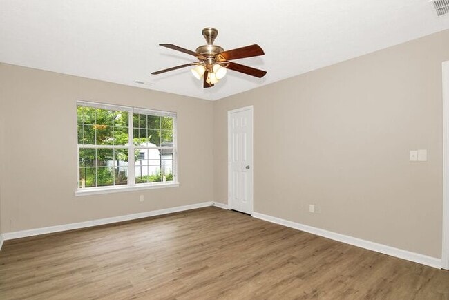 Building Photo - 5 Ashwood Cir
