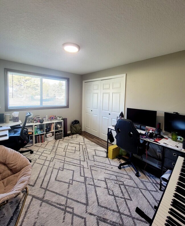Building Photo - Duplex in Kennewick, WA