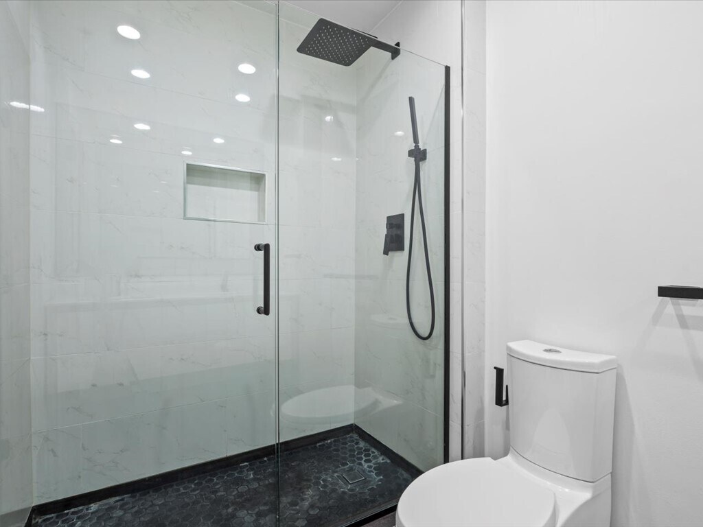 Building Photo - 811 4th St NW