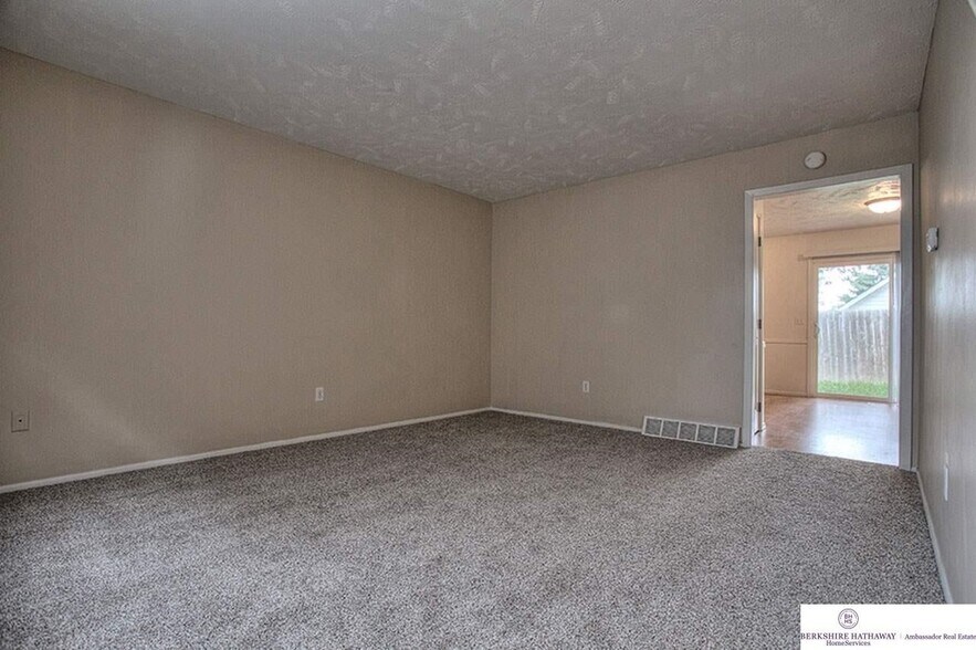 Building Photo - 1901 Winnie Dr