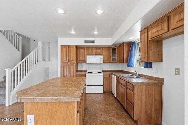 Building Photo - 4123 E Coal St