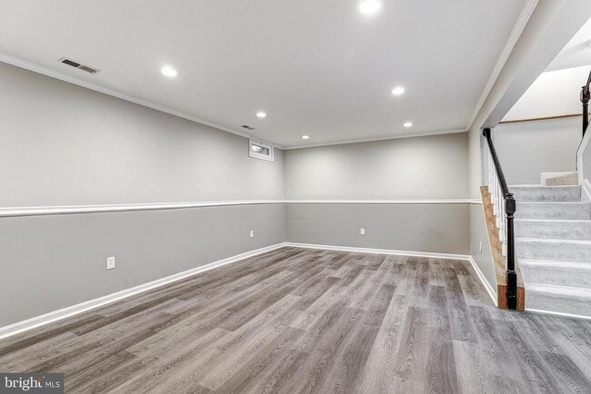 Building Photo - 41 Battersea Bridge Ct