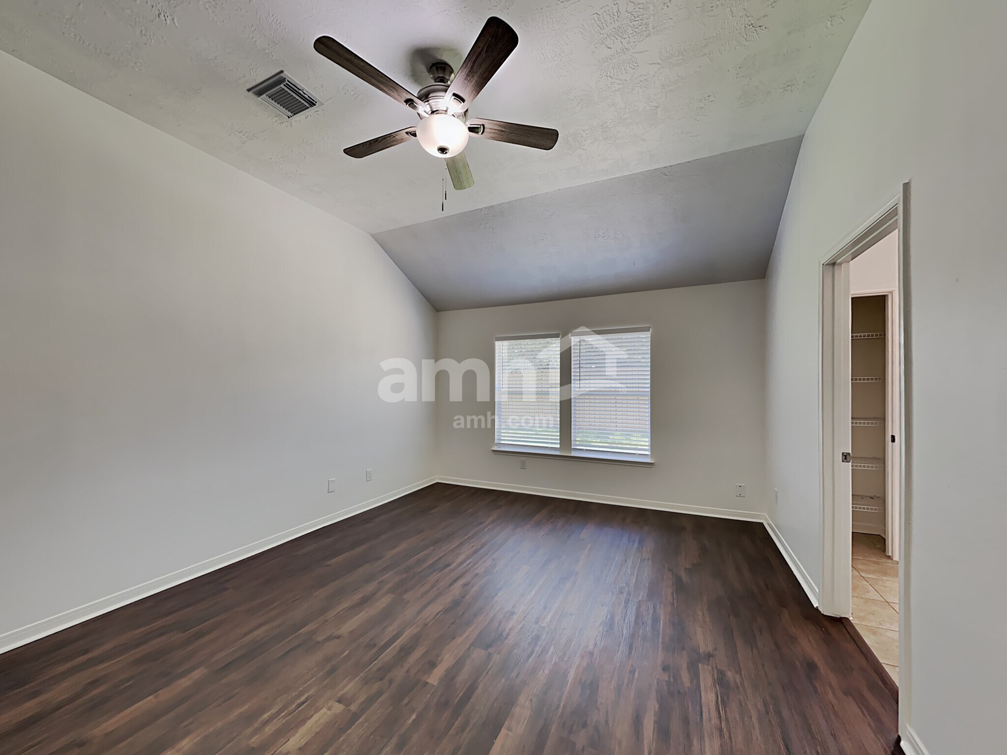 Building Photo - 30022 Saw Oaks Dr