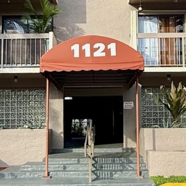 Building Photo - 1121 SW 122nd Ave