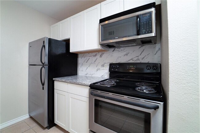 Building Photo - 400 W 35th St