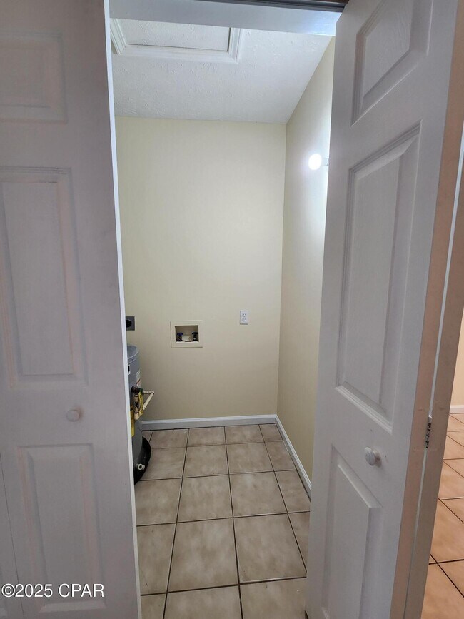 Building Photo - 5434 Sunset Ave