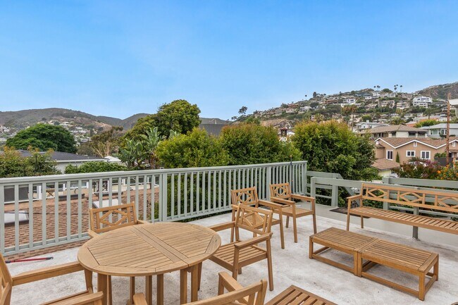 Building Photo - Catalina Apartments