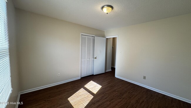 Building Photo - 218 Cedar Crk Dr