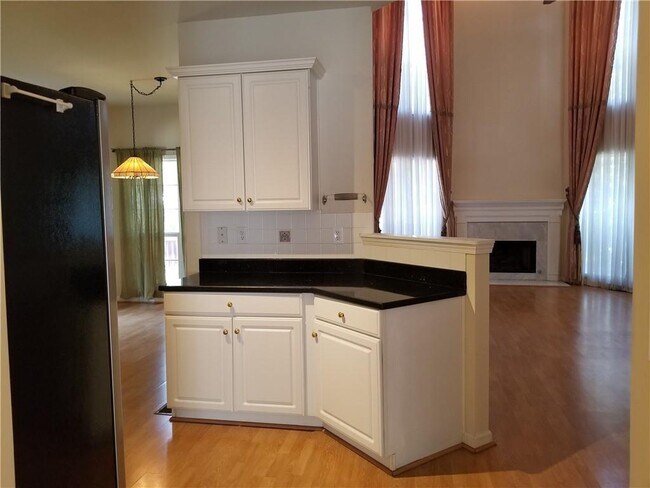 Building Photo - 2828 Oglethorpe Run Square