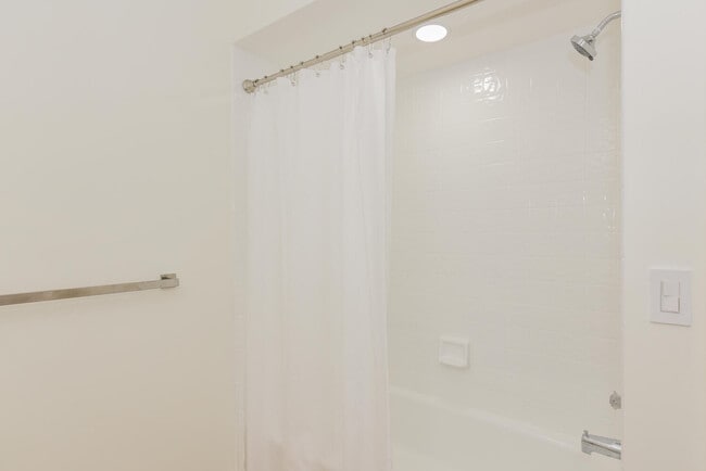 Building Photo - 1469 Vía Privada