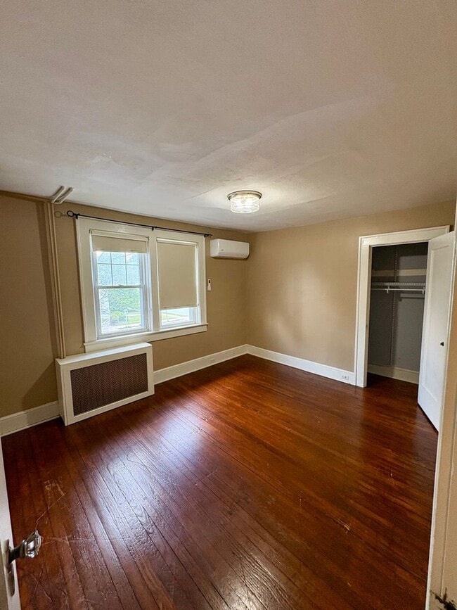 Building Photo - 4 Bedroom 1.5 Bath in Suburban SD- Large Yard/Deck and Garage