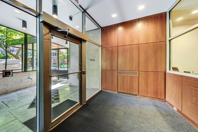 Building Photo - 3100 N Lake Shore Dr