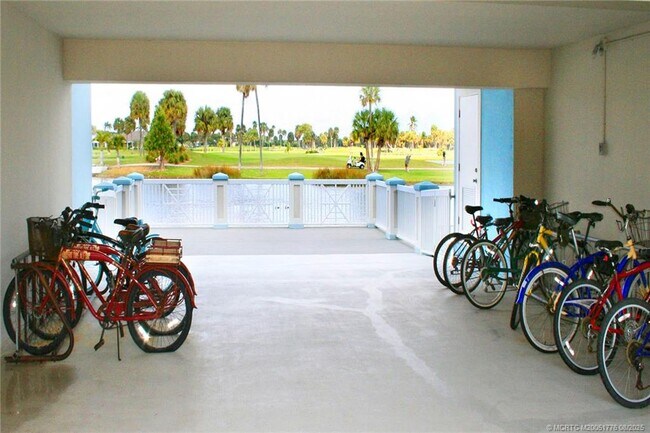 Building Photo - 40 NE Plantation Rd