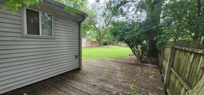 Building Photo - Check This One OUT!! To View is to Rent! 3 Bedroom, 1 Bath. Hardwood Floors, Tile and Newer Carpe...