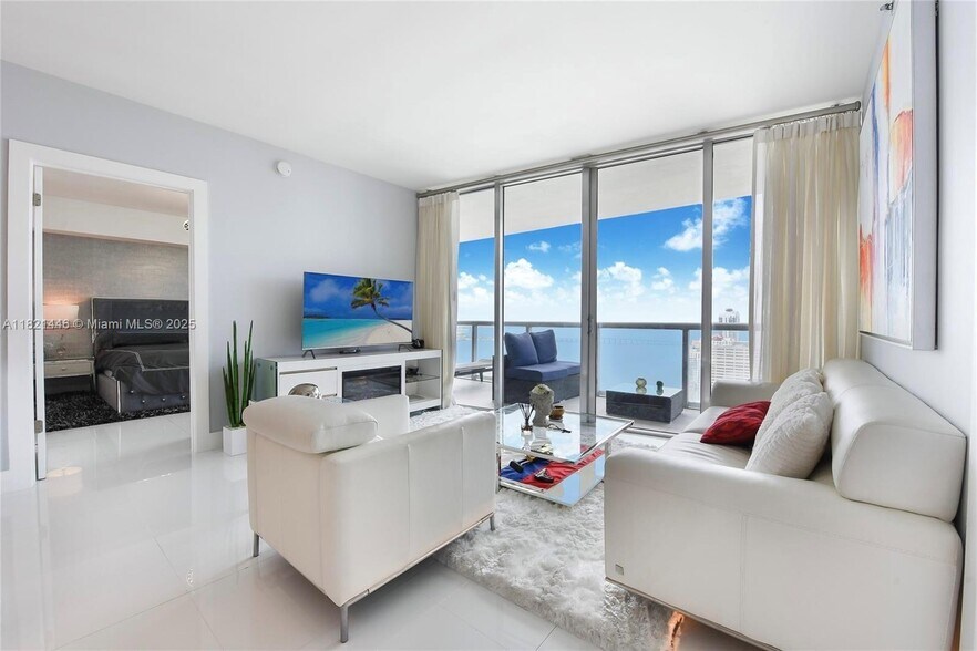 Building Photo - 495 Brickell Ave