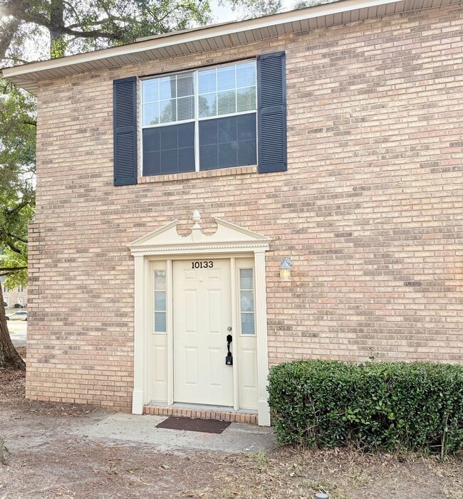 Building Photo - Spacious 2-Bedroom Townhome - Fenced Backyard