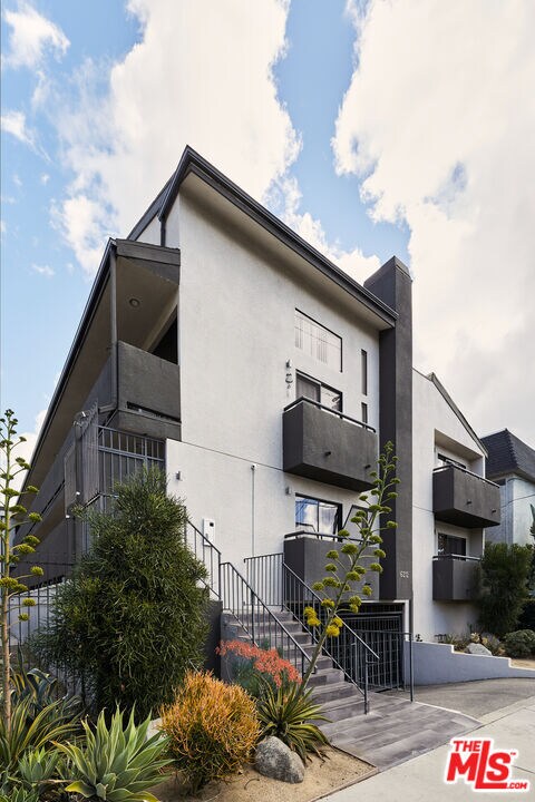 Building Photo - 6212 Fulton Ave